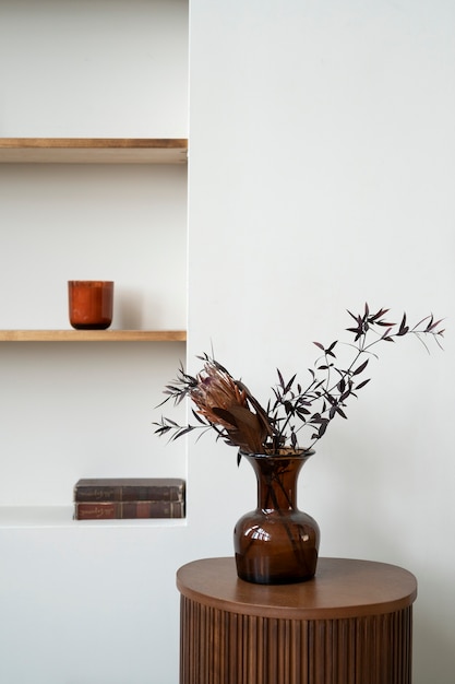 Free photo beautiful dried flowers on table