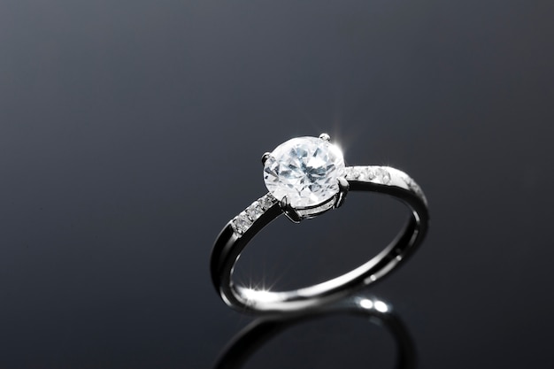 Free photo beautiful engagement ring with diamonds