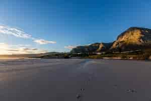 Free photo beautiful evening scenery at the beach in hermanus, south africa