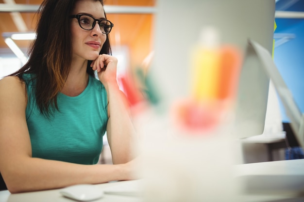 Free Photo beautiful female executive working at her desk