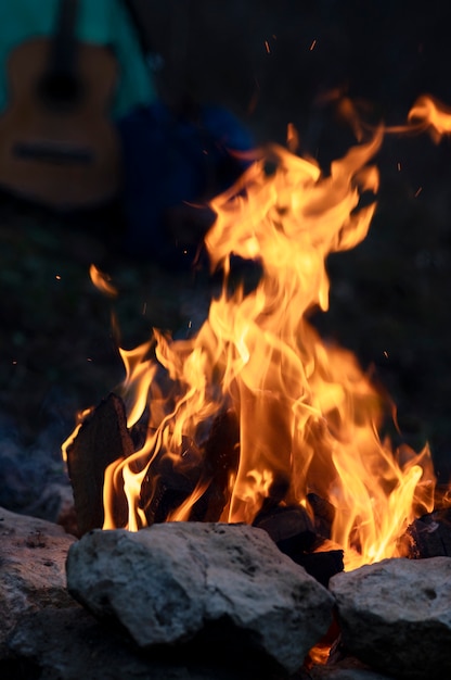 Free photo beautiful fire pit near winter camping ground