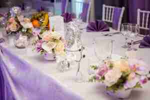 Free photo beautiful flower bouquet arrangement in the reception of the celebration hall