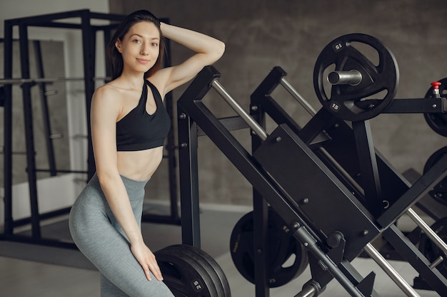 Free photo a beautiful girl is engaged in a gym