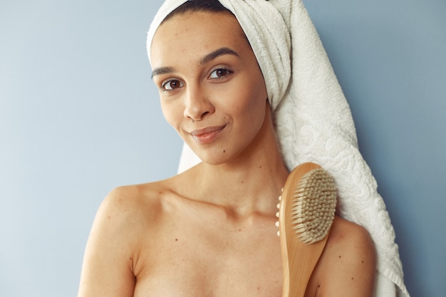 Free photo beautiful girl standing  with brush