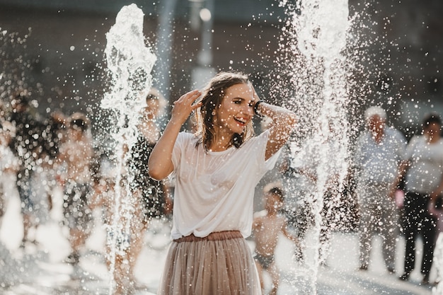 Free Photo the beautiful girl walking near fountain