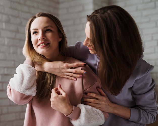 Free Photo beautiful and happy friends spending time together