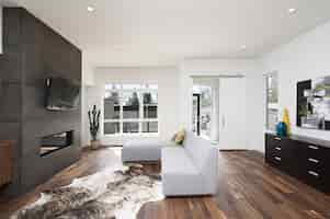 Free photo beautiful interior shot of a modern house with white relaxing walls and furniture and technology