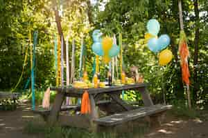 Free photo beautiful jungle party decorations