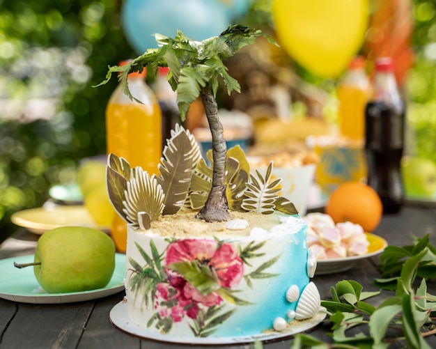 Beautiful jungle party decorations