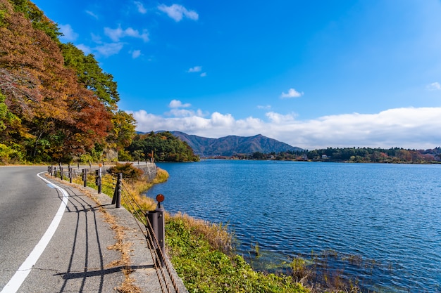 Free Photo beautiful landscape road side around lake kawaguchiko