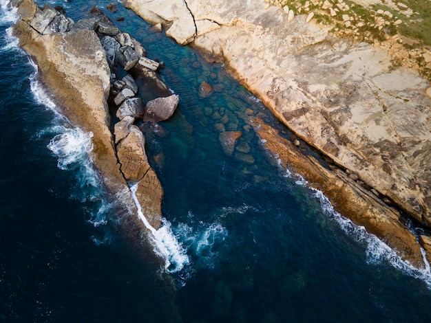 Free photo beautiful landscape view of the ocean