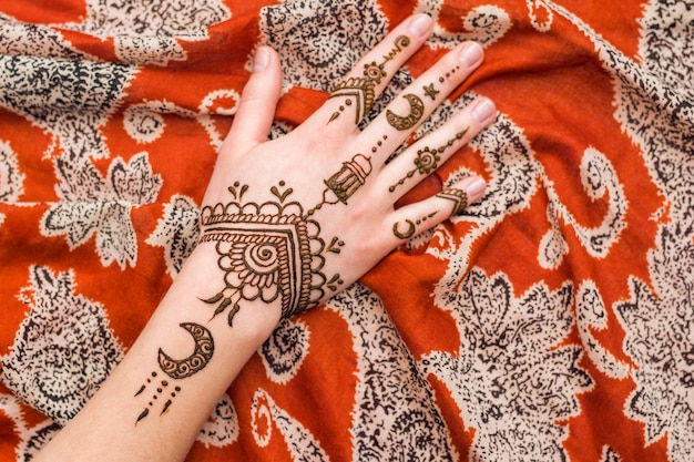 Free Photo beautiful mehndi paints on woman hand