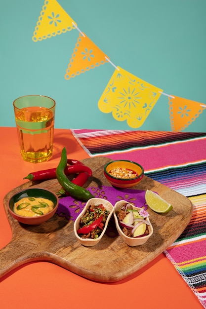 Free photo beautiful mexican party decoration with food