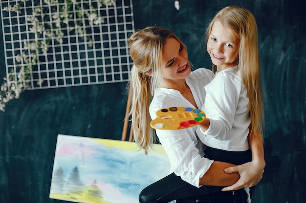 Free Photo beautiful mom and daughter are drawing