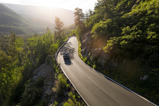 Free photo beautiful mountain road landscape