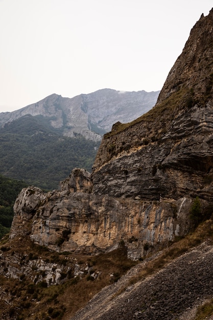 Free photo beautiful mountain view with cloudy sky