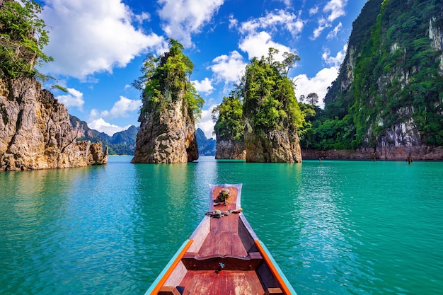 Free photo beautiful mountains in ratchaprapha dam at khao sok national park, surat thani province, thailand.