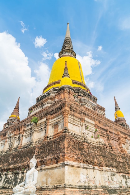 Free photo beautiful old architecture historic of ayutthaya in thailand