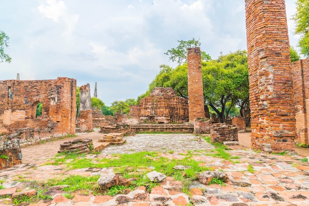 Free photo beautiful old architecture historic of ayutthaya in thailand