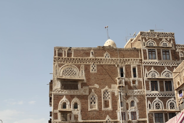 Free photo beautiful old building under the sunlight and a blue sky in sana'a, yemen