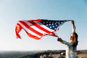 Free photo beautiful patriotic woman with fluttering american flags