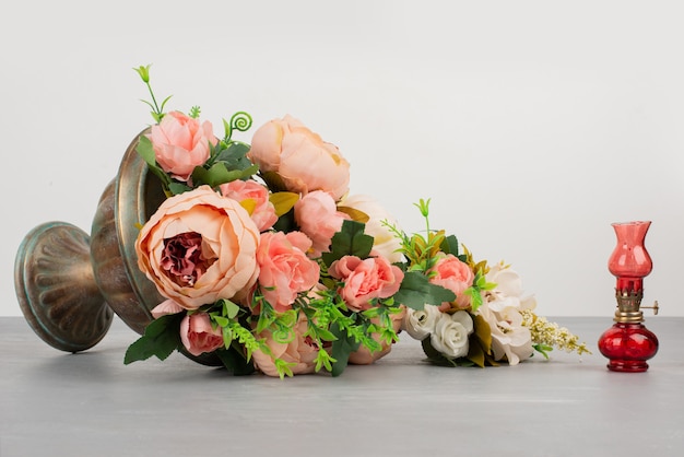 Free photo beautiful pink and white flowers in the vase