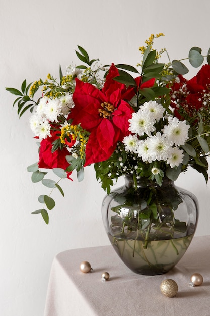 Free photo beautiful red poinsettia composition