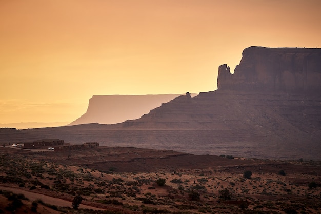 Free photo beautiful scenery of mesas in monument valley, arizona - usa