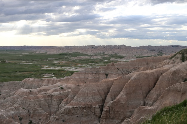 Free photo beautiful shot of badlands with grassy fields