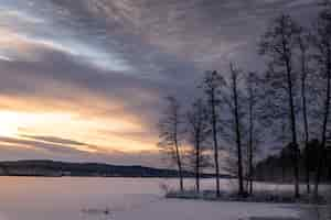 Free photo beautiful shot of a  frozen lake with a scenery of sunset in the sky