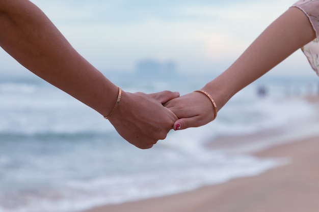 Free photo beautiful shot of hands of a loving couple - love concept