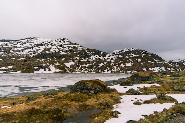 Free photo beautiful shot of houses with a snowy  landscape  in the in norway