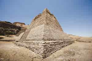 Free photo beautiful shot of the la quemada zacatecas pyramid with a blue sky