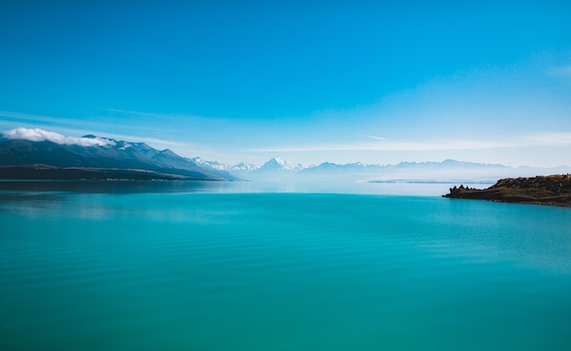 Free photo beautiful shot of the lake pukaki and mount cook in new zealand