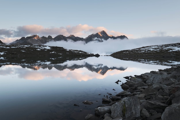 Free photo beautiful shot of a mountain reflecting in the river