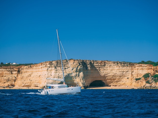 Free photo beautiful shot of a ship at the algarve coast in portugal