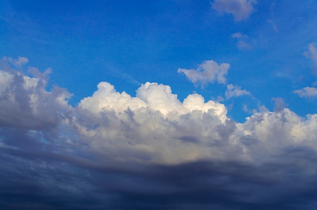 Free photo beautiful skyscape during daytime