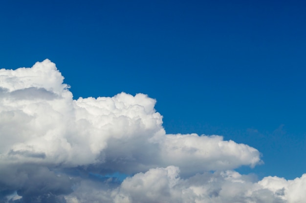 Free photo beautiful skyscape during daytime