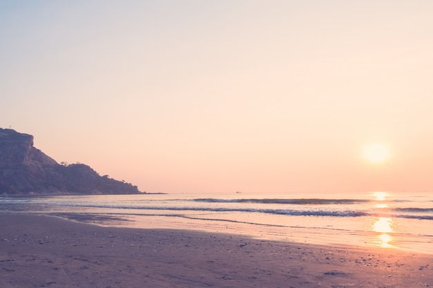 Free photo beautiful sunrise on the beach