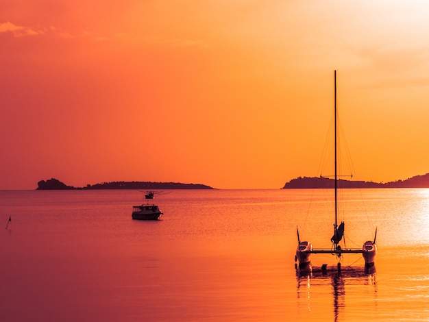 Free photo beautiful tropical sea and ocean with sailboat or yatch