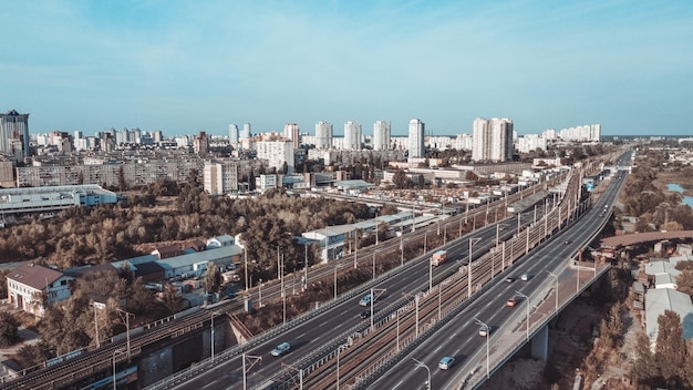 Free photo beautiful view of the darnitsky bridge and buildings in kyiv ukraine with a blue sky on the horizon