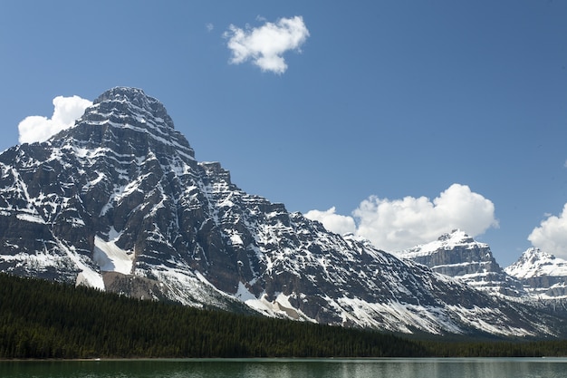 Free Photo beautiful view of the mount chephren and waterfowl lakes in the canadian rocky mountains