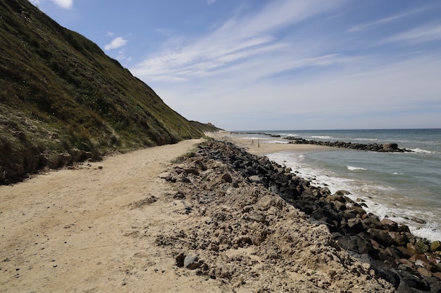 Free photo beautiful view of the north sea coast at lønstrup during daytime