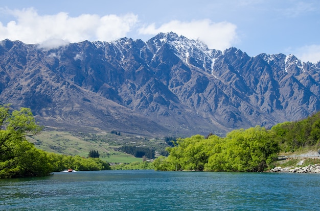 Free Photo beautiful view of the remarkables mountain range in  queenstown, new zealand