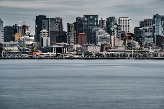 Free photo beautiful view of seattle on a gloomy day