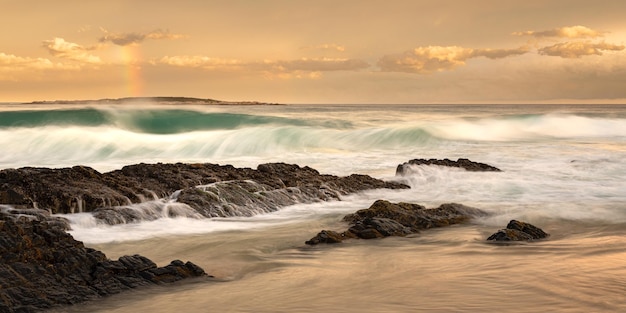 Free photo beautiful view of the sunset at scamander, tasmania