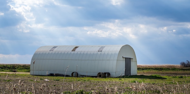 Free photo beautiful view of a white greenhouse in the middle on a field