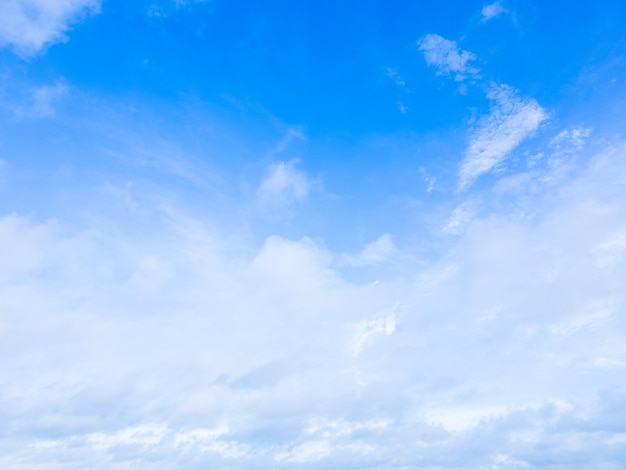 Free photo beautiful white cloud on blue sky