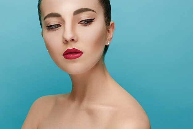 Beautiful woman face. Perfect makeup. Beauty fashion