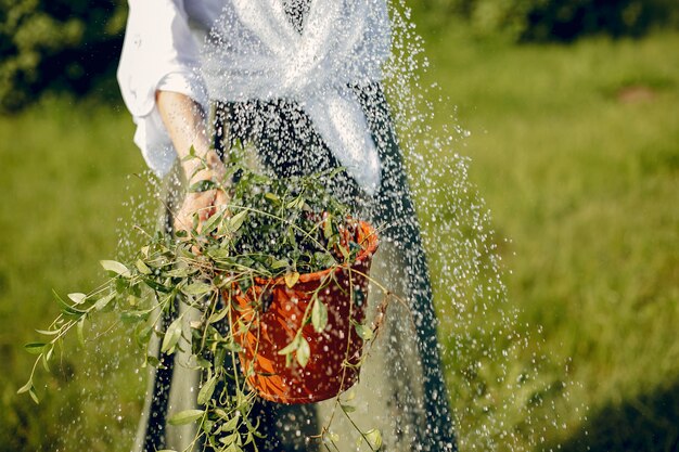 Free photo beautiful woman in a summer field